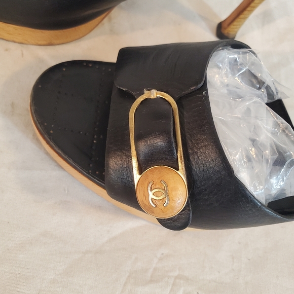 Vintage Chanel Women’s 39.5 Black Logo Leather Open Toe Sandals Heels - Picture 10 of 15